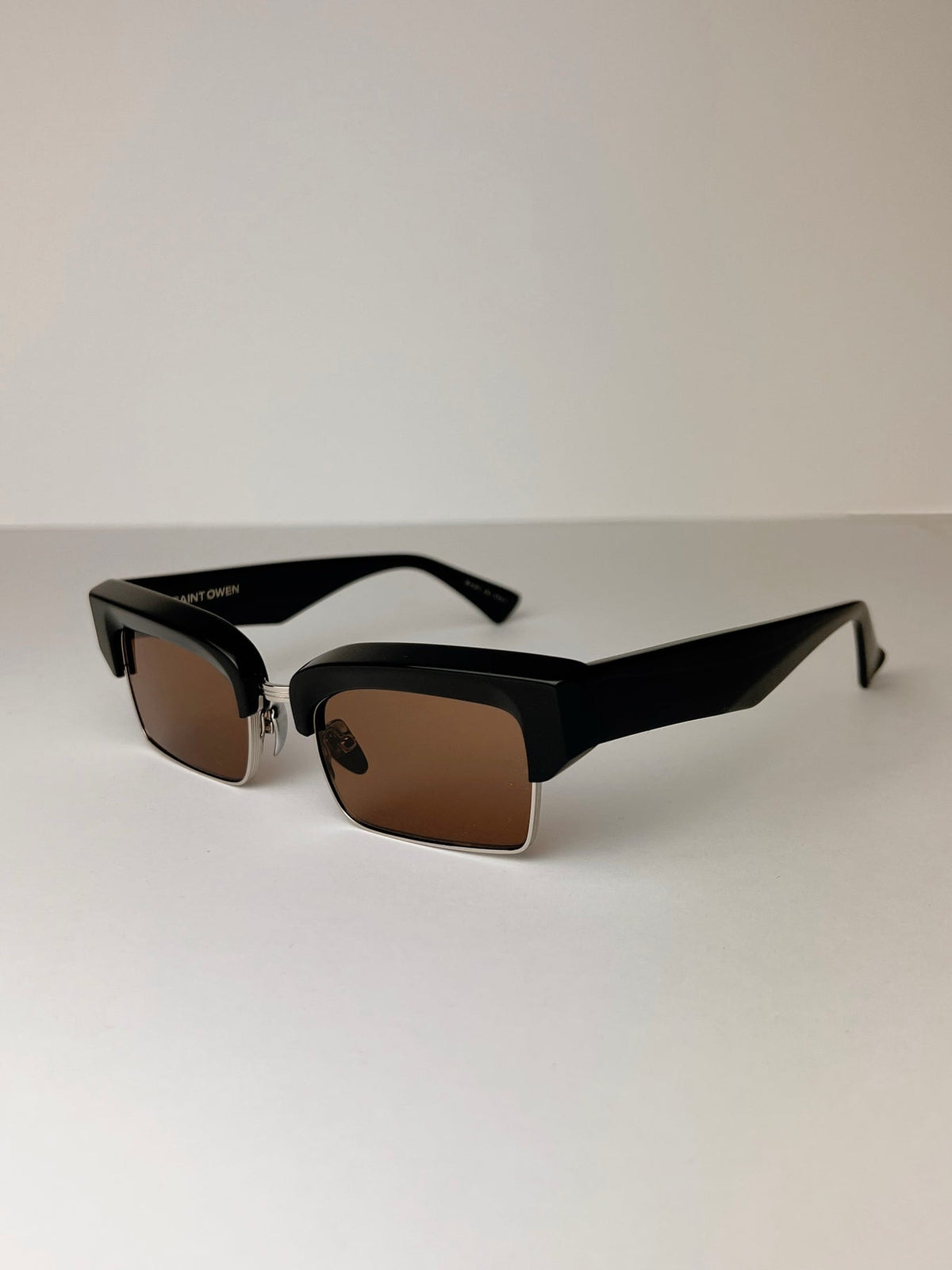 GRACE | BLACK \\ BROWN