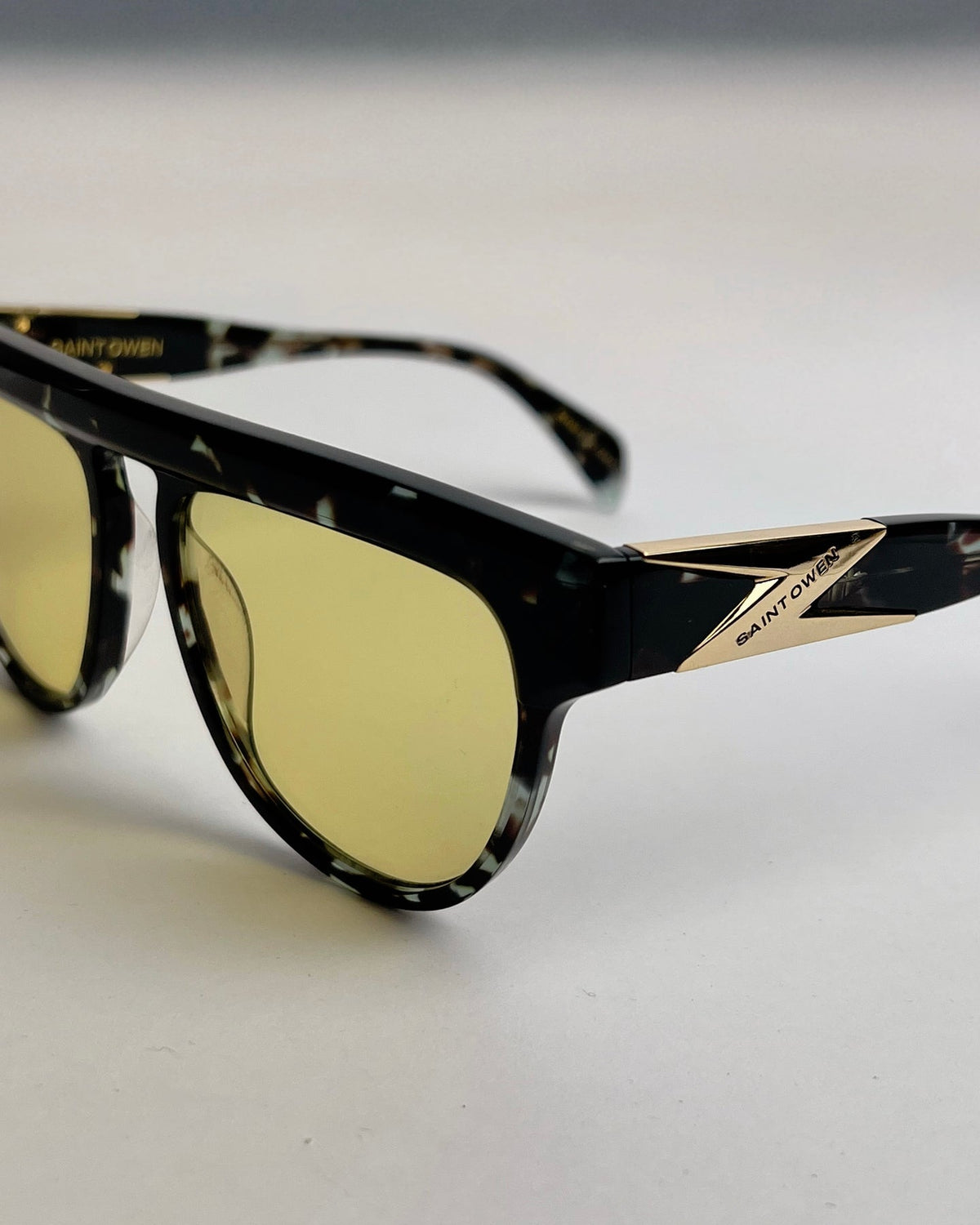 SHEWOLF | BLACK TORTOISE // YELLOW