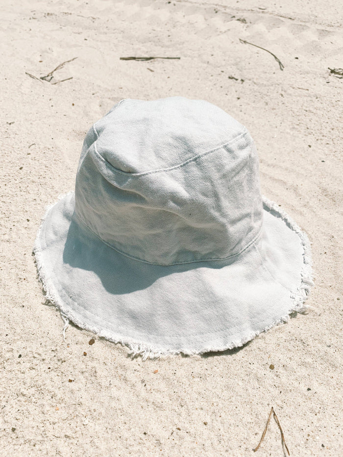 FRINGE BUCKET HAT